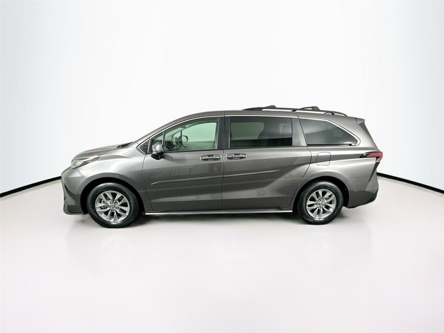 2022 Toyota Sienna LE