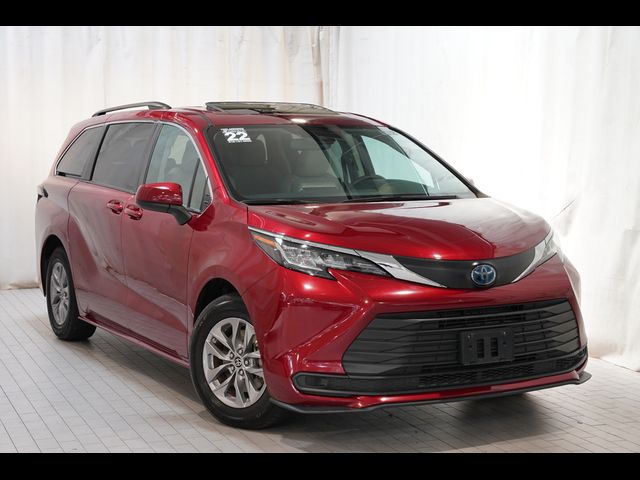 2022 Toyota Sienna LE