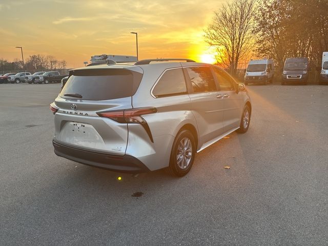 2022 Toyota Sienna LE