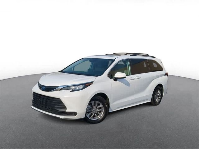 2022 Toyota Sienna LE