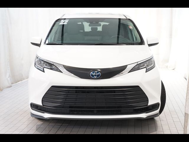 2022 Toyota Sienna LE