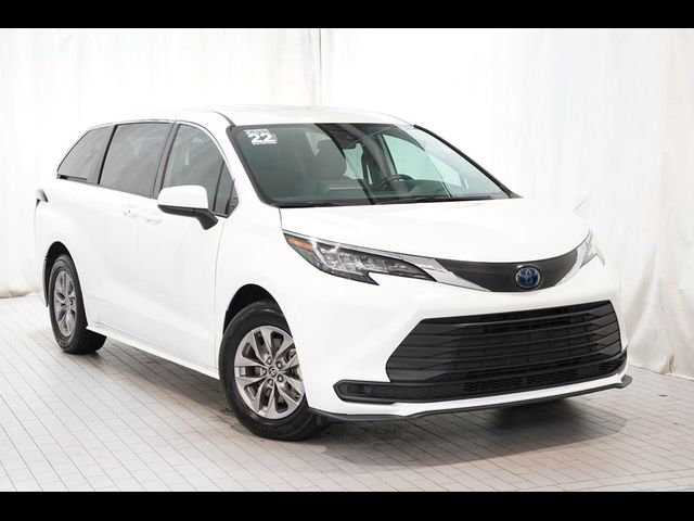 2022 Toyota Sienna LE