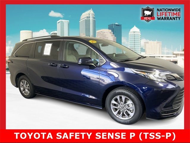 2022 Toyota Sienna LE