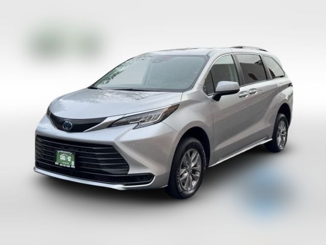 2022 Toyota Sienna LE