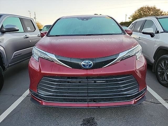 2022 Toyota Sienna LE