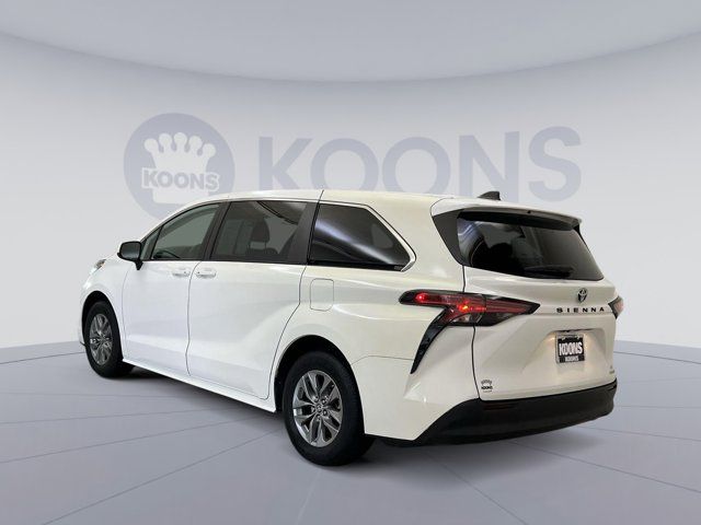 2022 Toyota Sienna LE