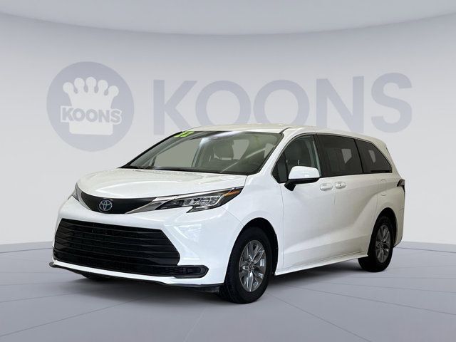 2022 Toyota Sienna LE