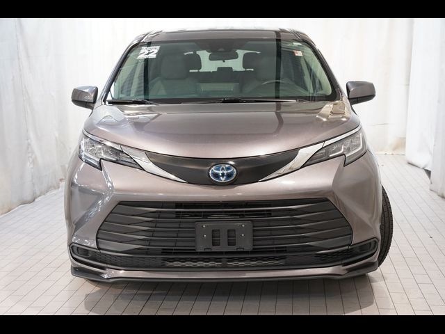 2022 Toyota Sienna LE