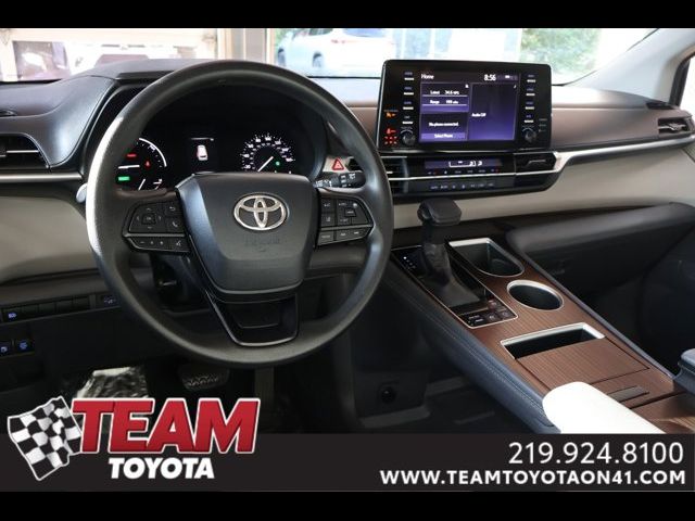 2022 Toyota Sienna LE