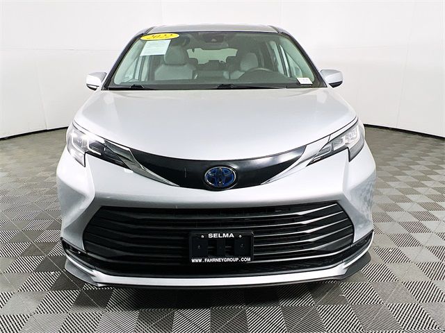 2022 Toyota Sienna LE