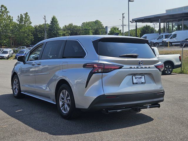 2022 Toyota Sienna LE