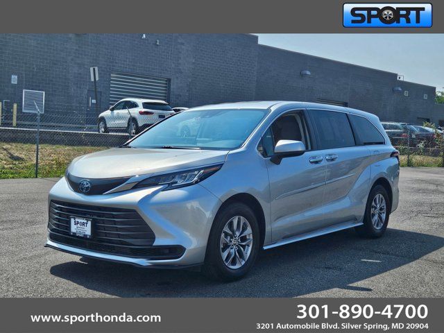 2022 Toyota Sienna LE