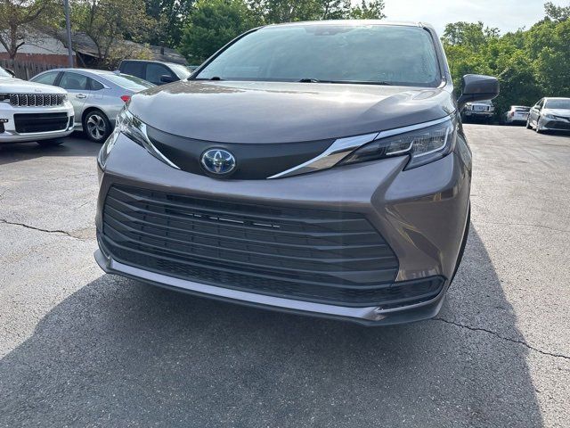 2022 Toyota Sienna LE