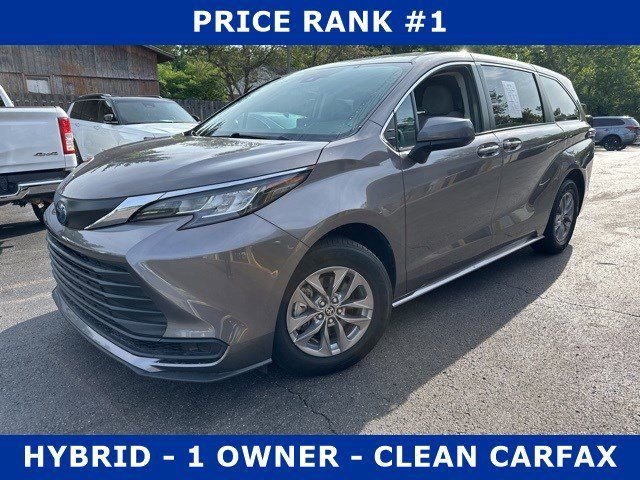 2022 Toyota Sienna LE