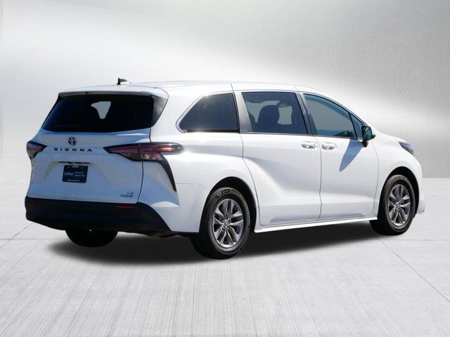 2022 Toyota Sienna LE