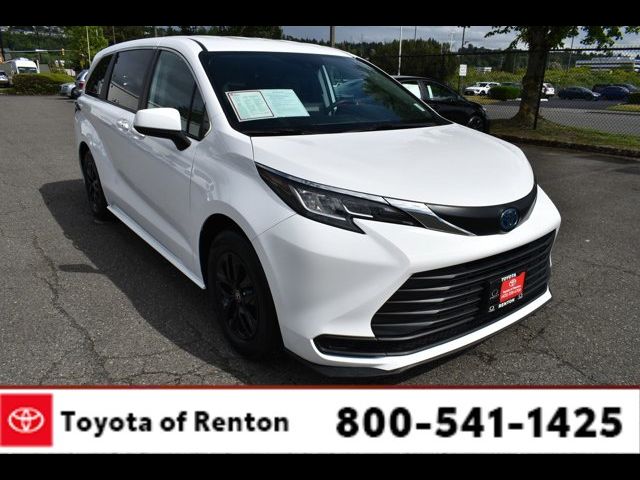 2022 Toyota Sienna LE