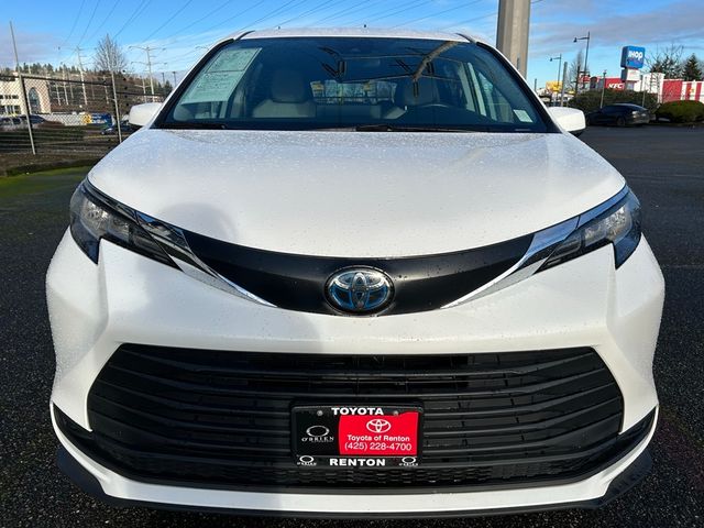 2022 Toyota Sienna LE