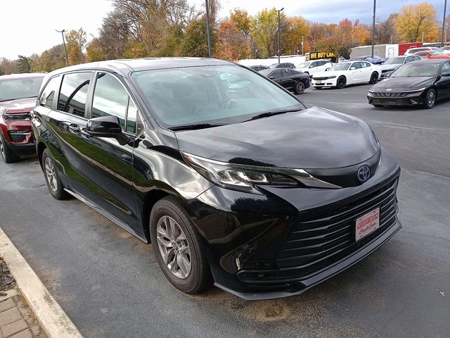 2022 Toyota Sienna LE