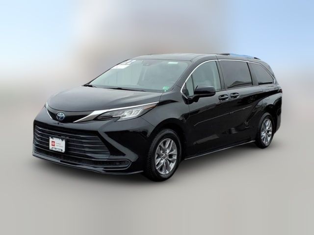 2022 Toyota Sienna LE