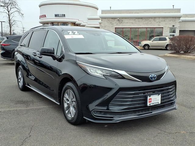 2022 Toyota Sienna LE