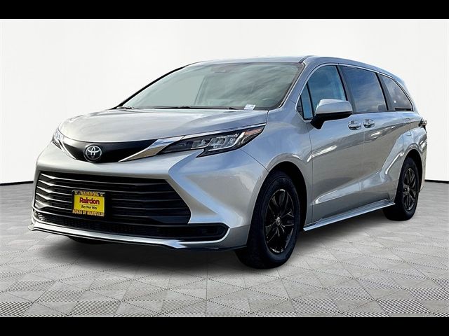 2022 Toyota Sienna LE