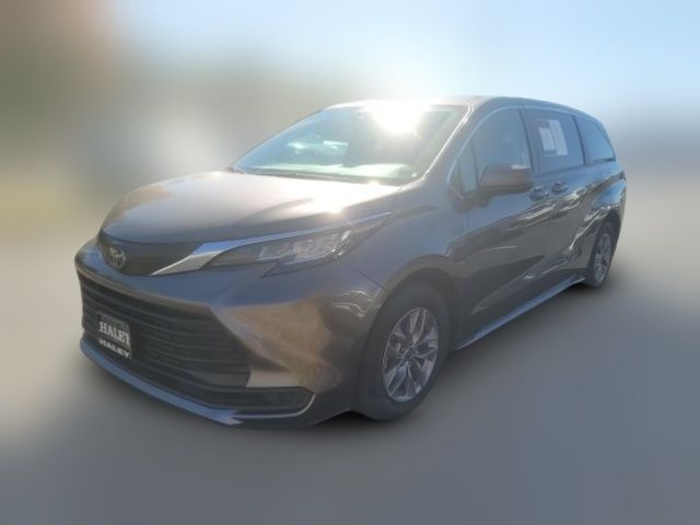 2022 Toyota Sienna LE