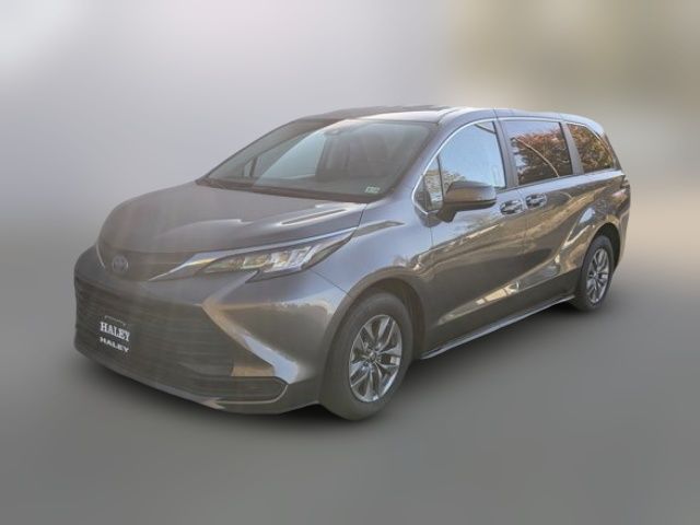 2022 Toyota Sienna LE