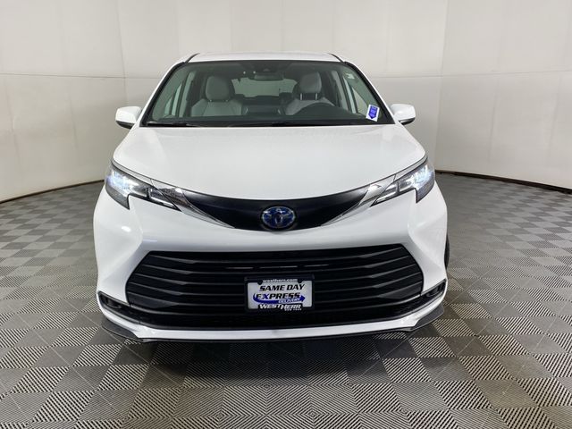 2022 Toyota Sienna LE