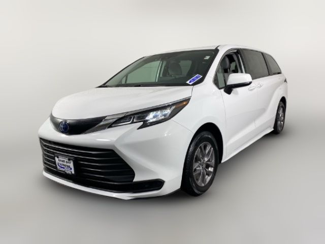 2022 Toyota Sienna LE