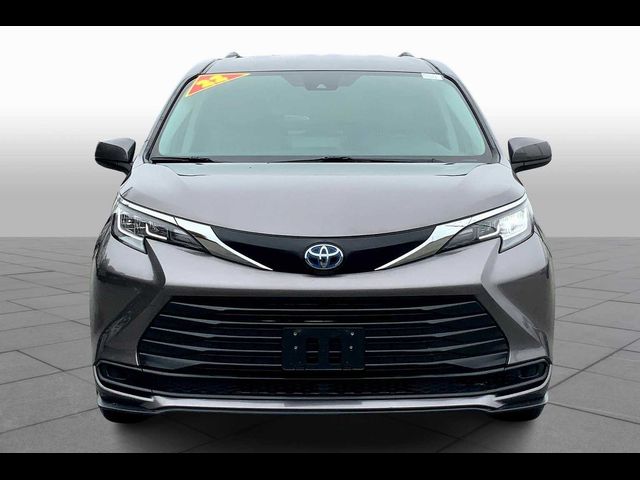 2022 Toyota Sienna LE