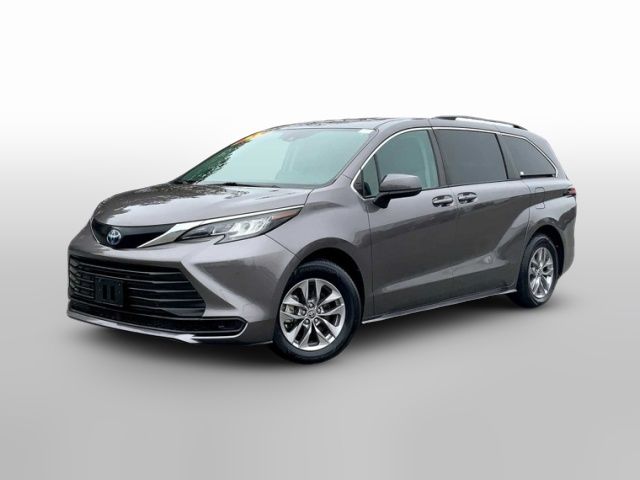 2022 Toyota Sienna LE