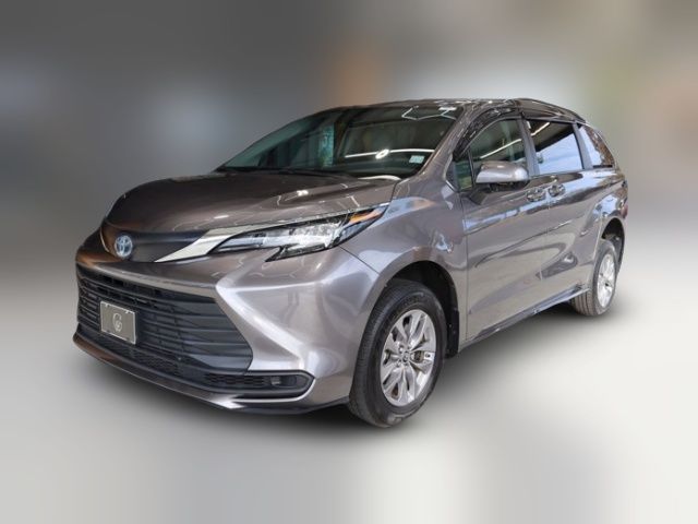 2022 Toyota Sienna LE