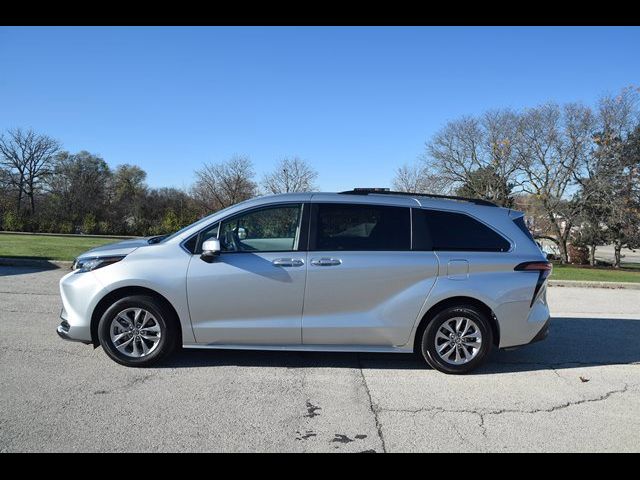 2022 Toyota Sienna LE