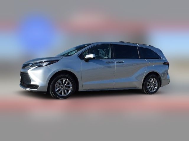 2022 Toyota Sienna LE