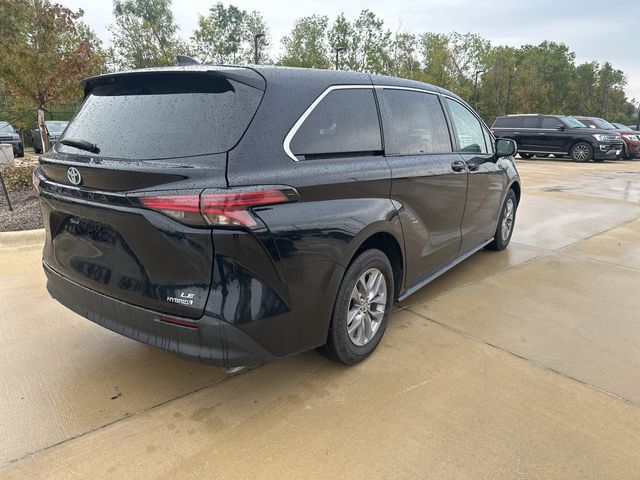 2022 Toyota Sienna LE