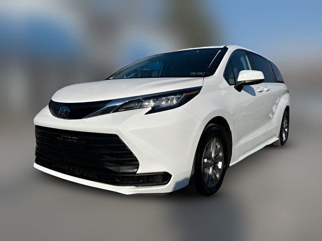 2022 Toyota Sienna LE