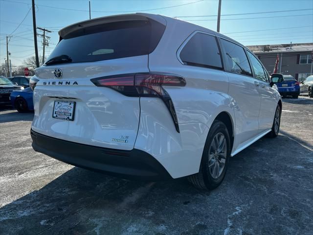 2022 Toyota Sienna LE