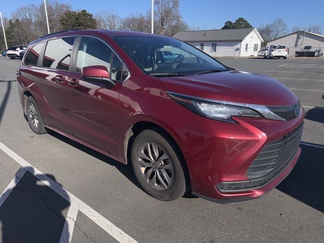 2022 Toyota Sienna LE