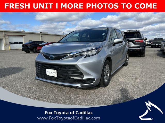 2022 Toyota Sienna LE