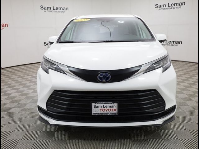 2022 Toyota Sienna LE