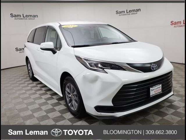 2022 Toyota Sienna LE