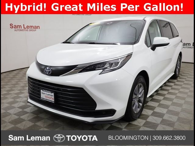 2022 Toyota Sienna LE