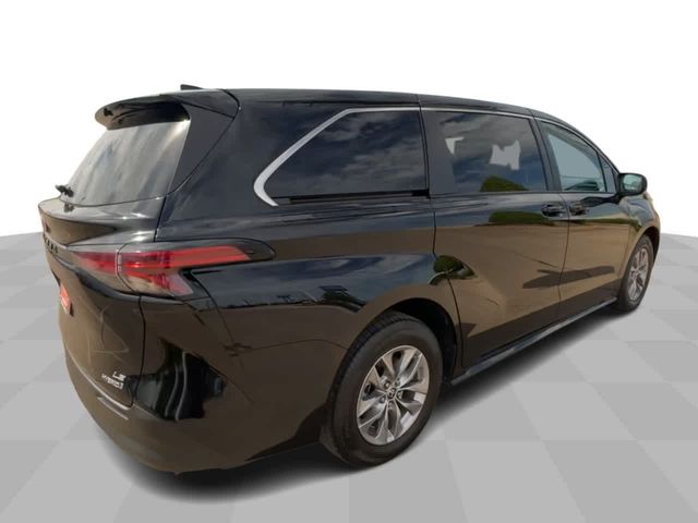 2022 Toyota Sienna LE