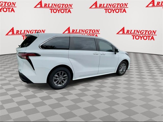 2022 Toyota Sienna LE