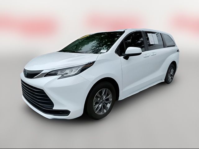 2022 Toyota Sienna LE