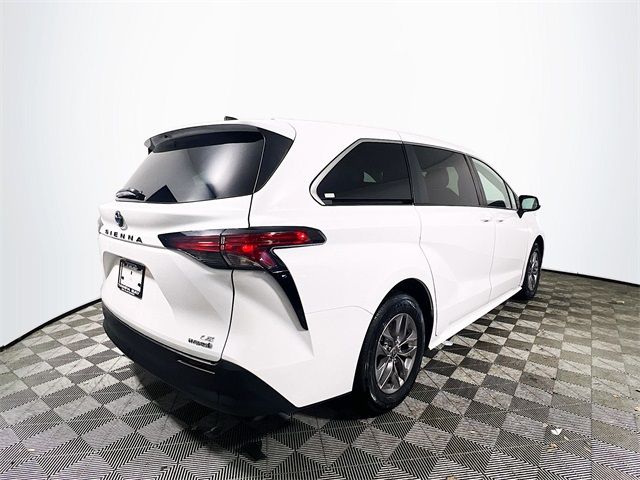 2022 Toyota Sienna LE