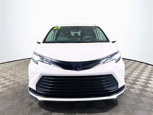 2022 Toyota Sienna LE