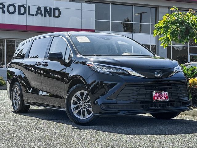 2022 Toyota Sienna LE