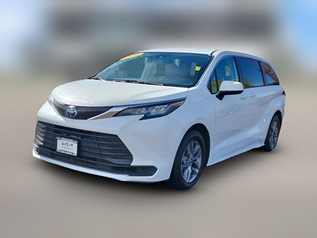 2022 Toyota Sienna LE