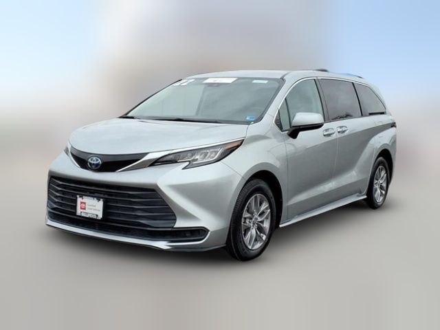 2022 Toyota Sienna LE